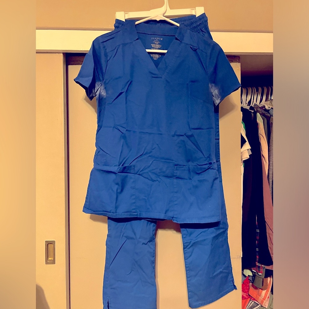 Jaanuu Scrubs set